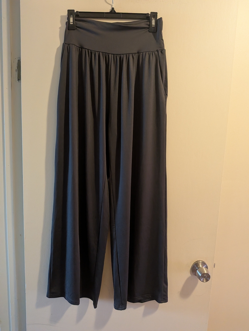 UEU Black Wide-Leg Palazzo Pants